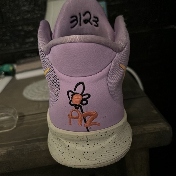 Kyrie daughter size 6 - Picture 2 of 2